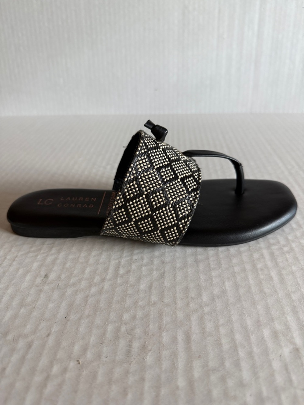 NWOT Lauren Conrad Wren Thong Sandal - Picture 6 of 10